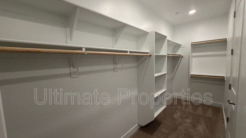 Peoria House: 31958 N 116th Ave