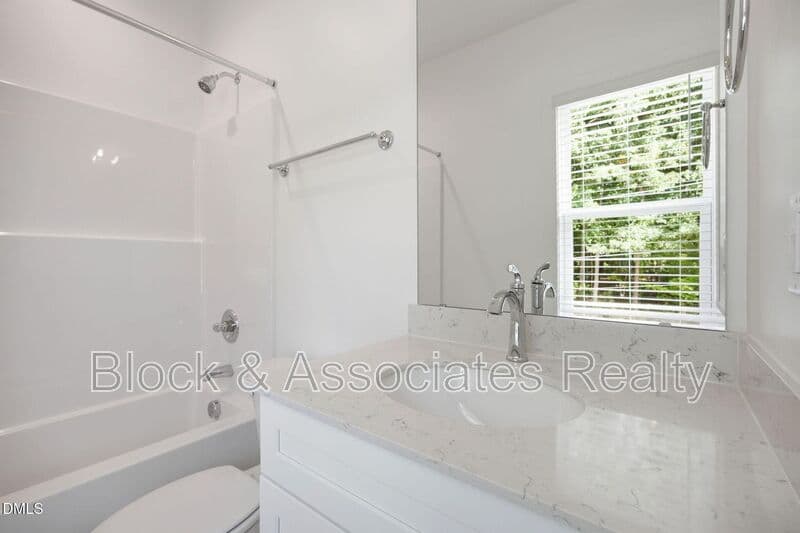Raleigh House: 2815-101 Wilcox Place