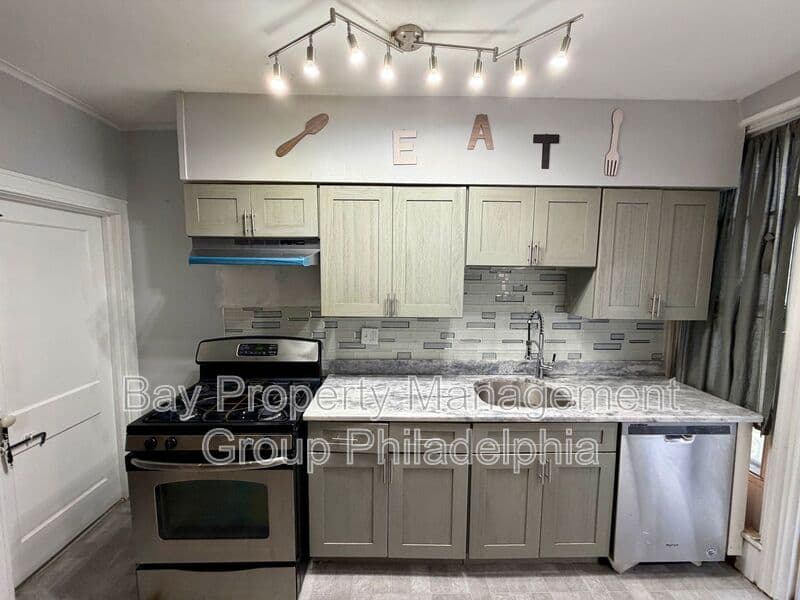 Philadelphia House: 7207 Sommers Rd