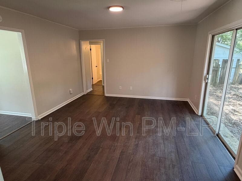 Little Rock House: 8 Glendale Drive
