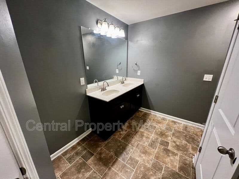 Greer House: 43 Moorlyn Lane