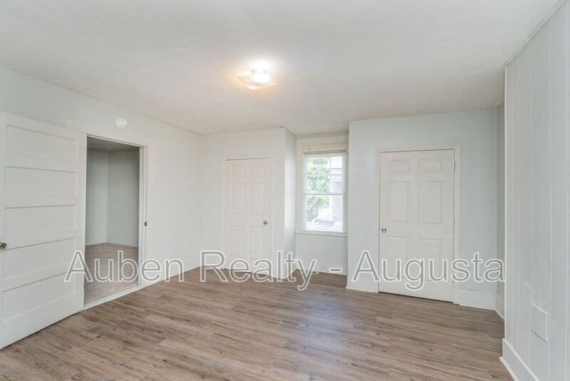 Augusta House: 2024 Clark St