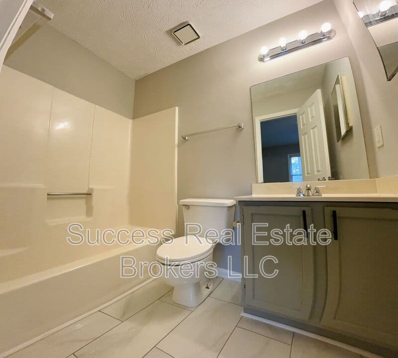 Kennesaw House: 1016 Kennesborough Rd NW