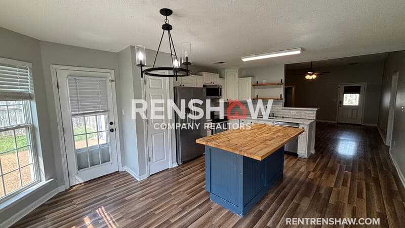 Arlington House: 5491 Milton Ridge Dr