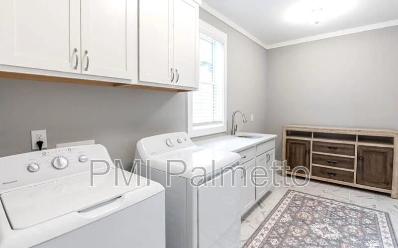 Lexington House: 2322 High Bluff Loop