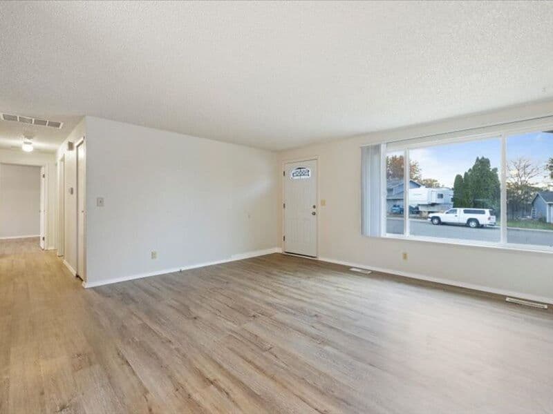 W. Richland House: 4940 Chukar Drive