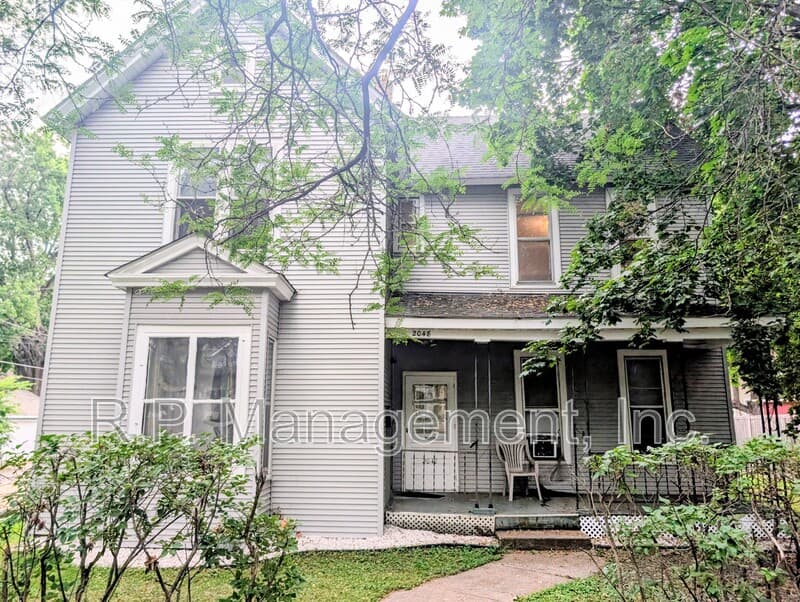 Saint Paul Condo: 2048 Carroll Ave