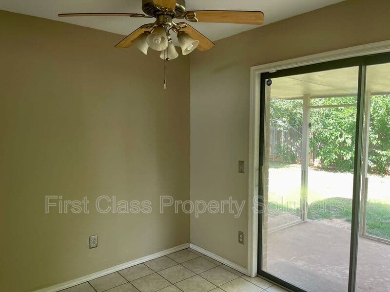 Moore House: 9212 Buttonfield Ave