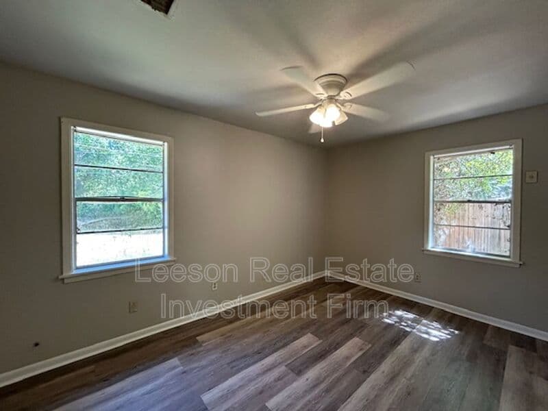 Shreveport House: 1102 Cloverdale Dr.