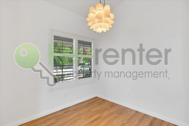 Sacramento House: 8428 Cassatt Way