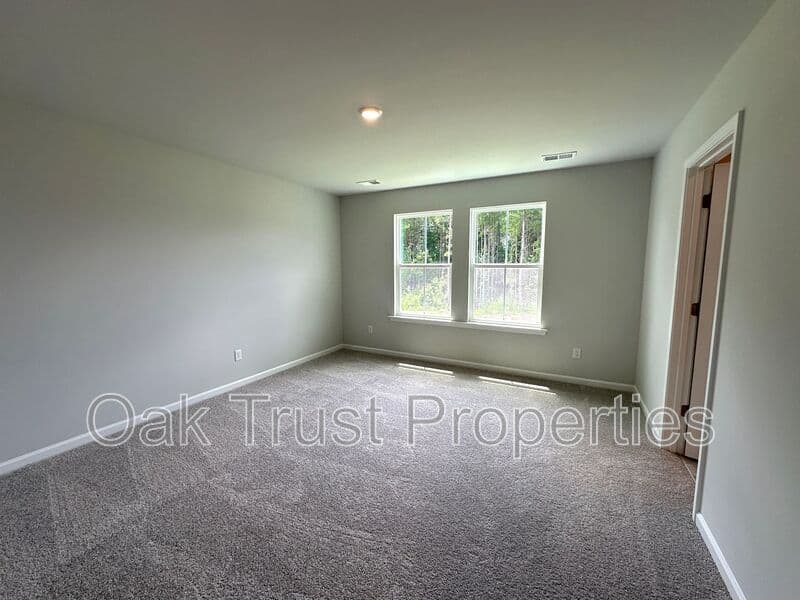 Summerville House: 127 Swaying Palm Dr