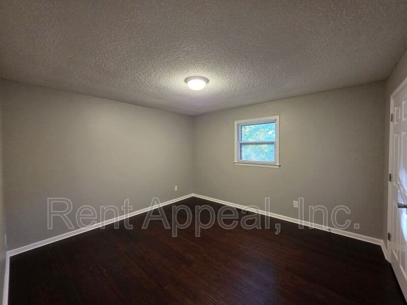 Suwanee House: 3734 Smithtown Rd