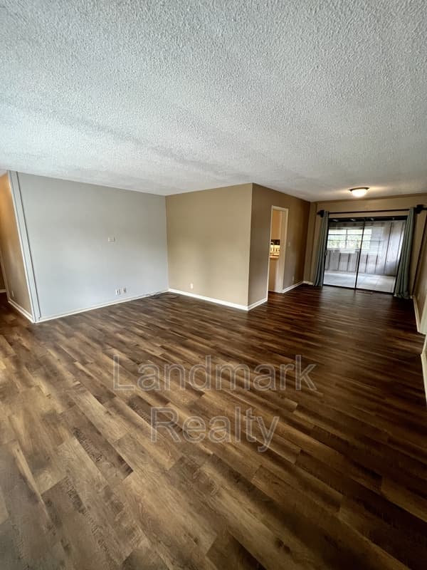 Warner Robins House: 116 Lake Front Drive