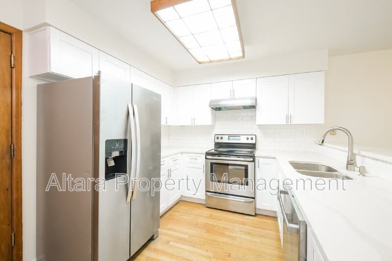 Aurora Townhome: 10041 E Mexico Ave