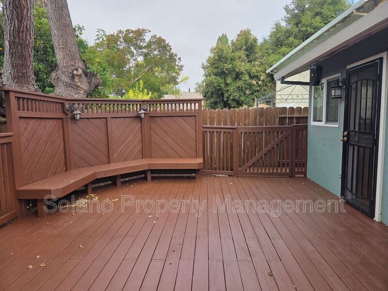 Fairfield House: 2827 Owens St