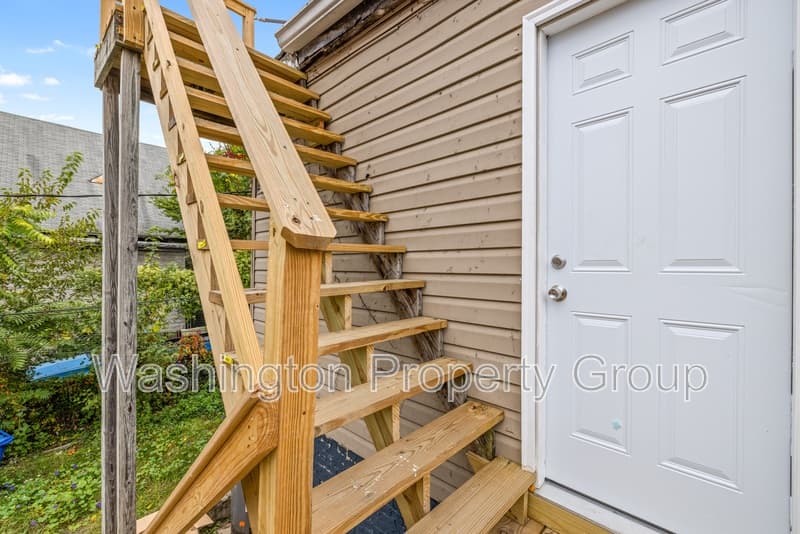 Baltimore House: 206 E 25th St