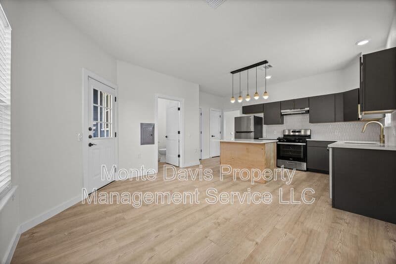 Austin Condo: 1802 Springdale Rd