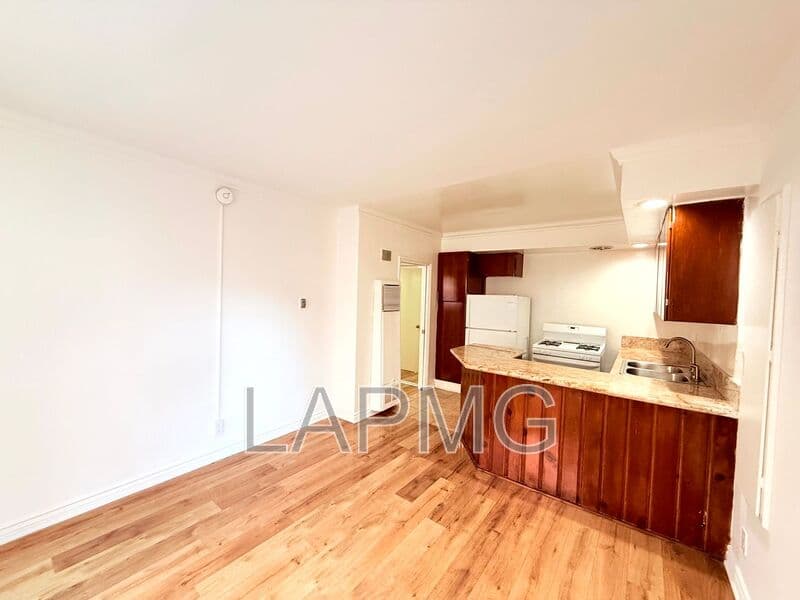Los Angeles House: 1266 N Serrano