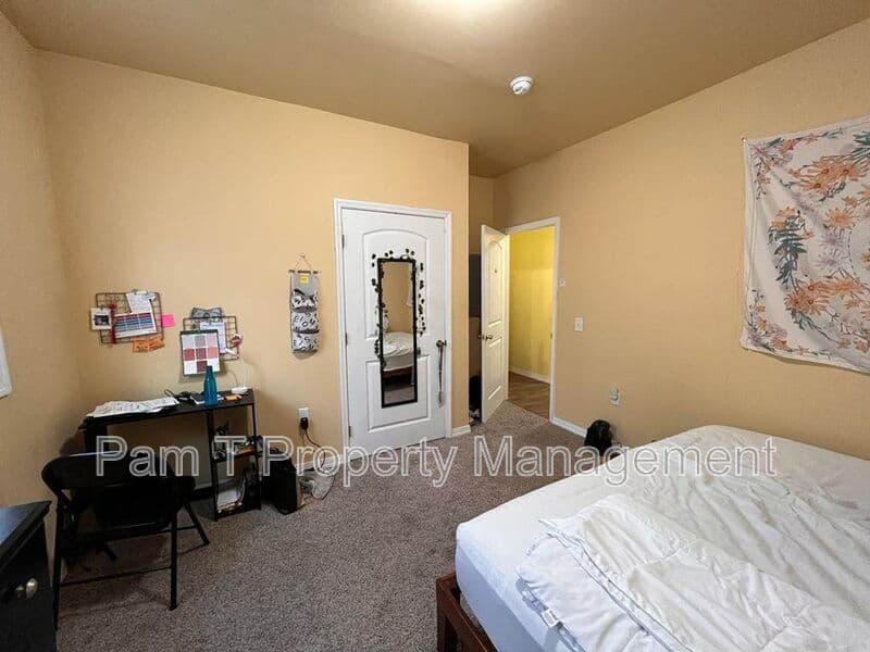 Savannah Condo: 1202 E 37th Unit B US