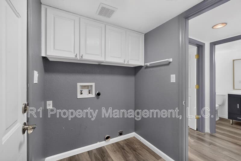 Rio Rancho House: 233 Nicklaus Drive Southeast