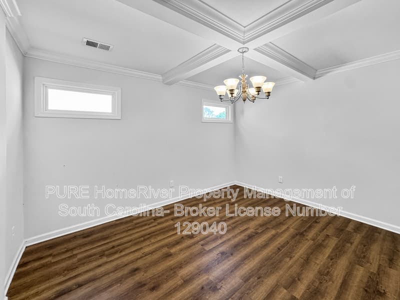 Sumter House: 355 Niblick Dr