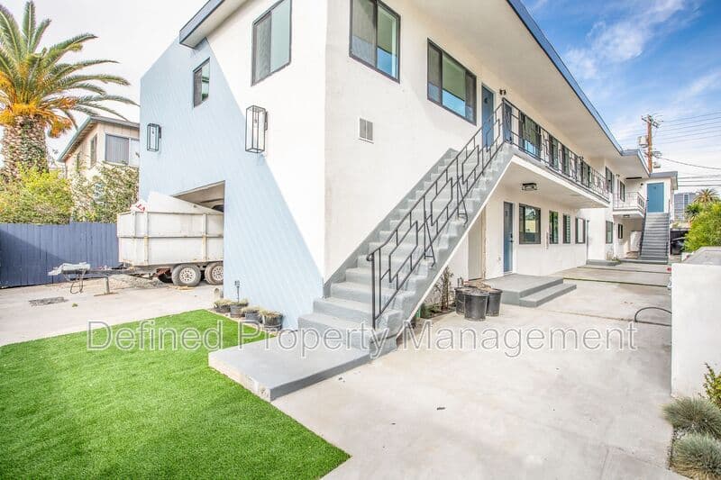 Los Angeles Condo: 6133 Eleanor Ave