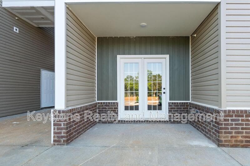 Clarksville Condo: 229 E. Johnson Circle