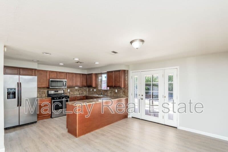 Phoenix House: 3525 E Hearn Rd