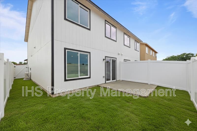Kennewick House: 1148 N Yost St.