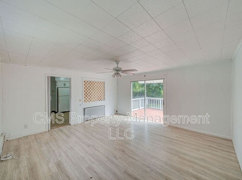 Manville House: 719 Newark Ave