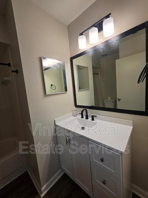 Brandon House: 851 Creekway Ct