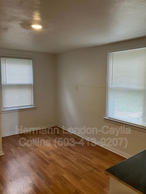 Saint Louis House: 883 Elias Ave