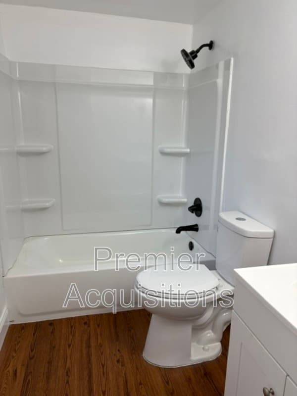 Belleville Condo: 307 N 45th St