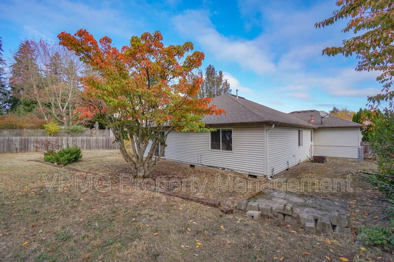 Vancouver House: 15807 NE 40th St