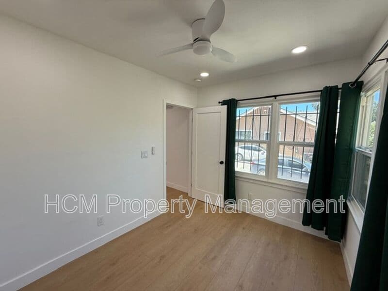 Long Beach House: 1048 Cedar Ave