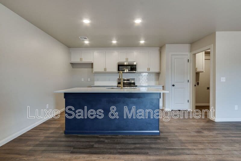 Edmond House: 400 Keiths Way