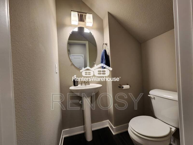 Ankeny House: 2829 NW Lois Ln