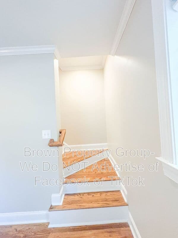Fayetteville House: 1601 Ft. Bragg Rd