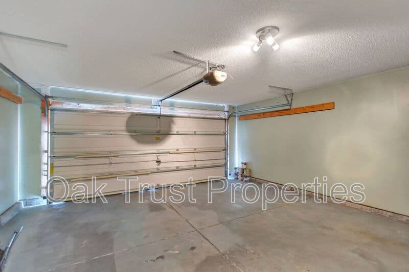 Summerville House: 407 Cotton Hope Lane
