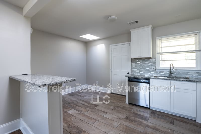 Atlanta House: 1891 Goddard St SE