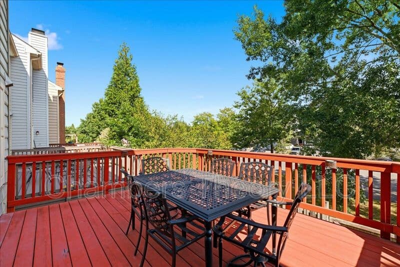 Ashburn House: 44046 Choptank Ter
