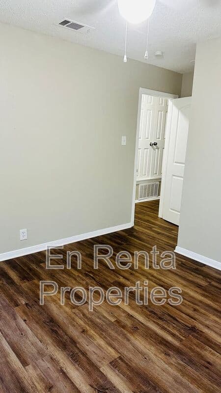 Arlington House: 1621 Connally Terrace