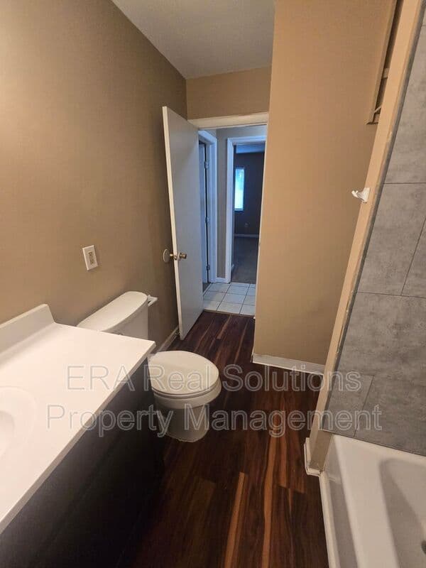 Columbus House: 2324 N WOODBROOK E CR