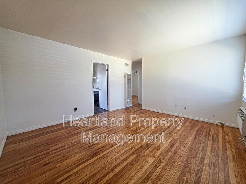 La Mesa Condo: 9273 Earl St.