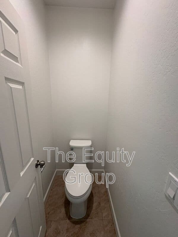 Visalia House: 3215 S Meadowbrook St