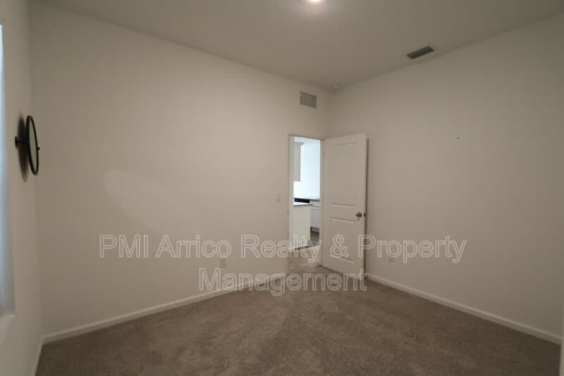 Zephyrhills House: 35552 Shade Fern La