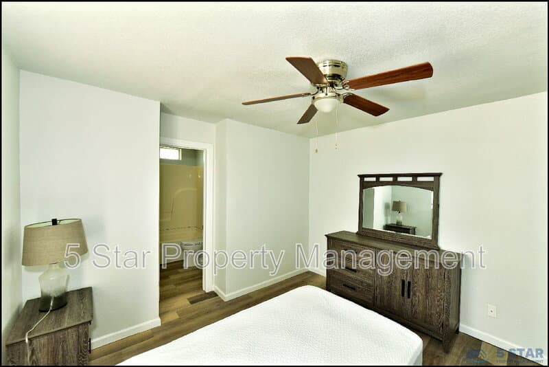 El Paso Condo: 6806 Alameda Ave