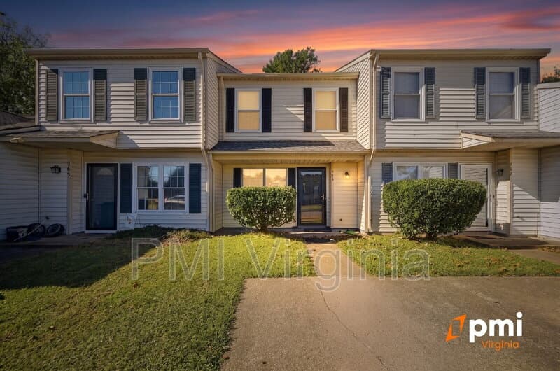 Virginia Beach Townhome: 765 Hampshire Ln