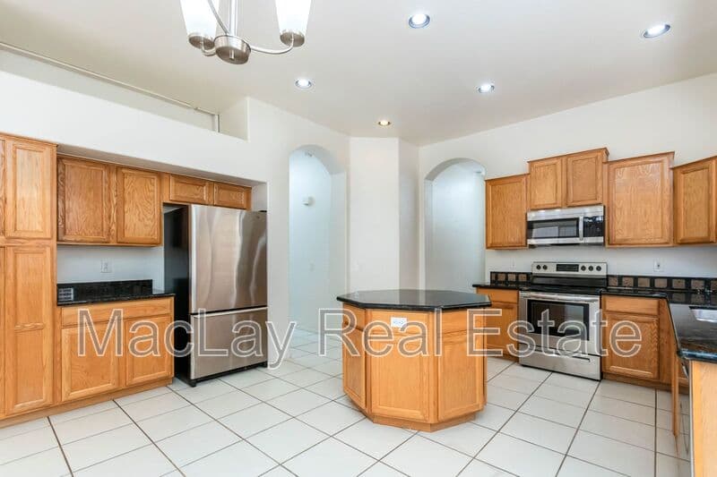 Chandler House: 3820 S Barberry Pl