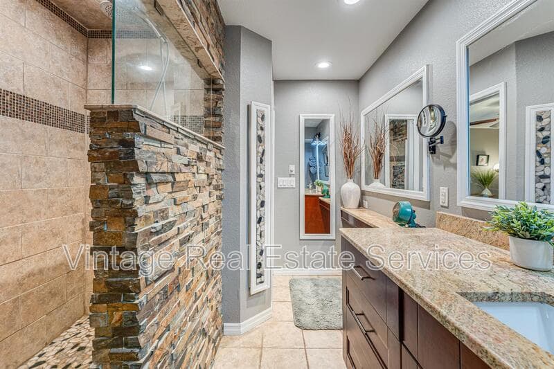 Tampa House: 6332 Newtown Cir